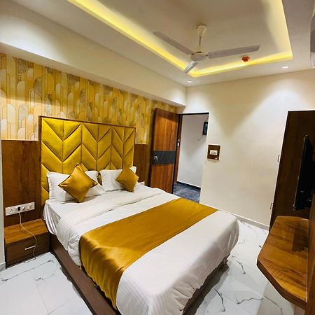 Hotel Paramount Villa Gandhinagar Exteriör bild