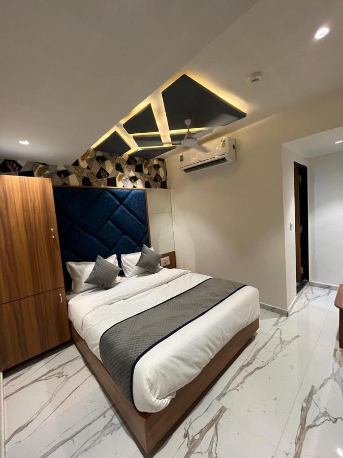 Hotel Paramount Villa Gandhinagar Exteriör bild