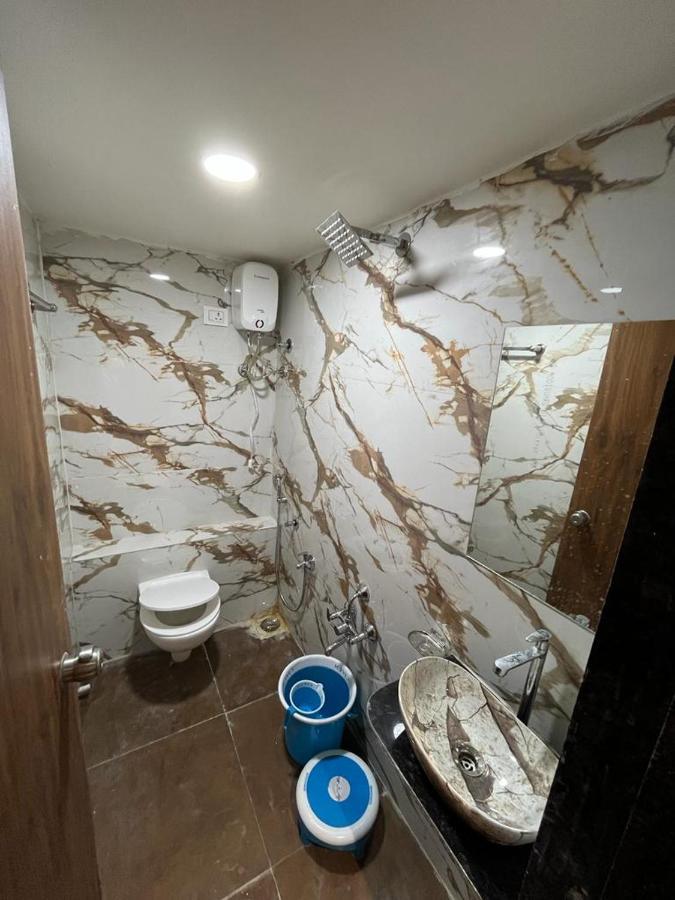 Hotel Paramount Villa Gandhinagar Exteriör bild