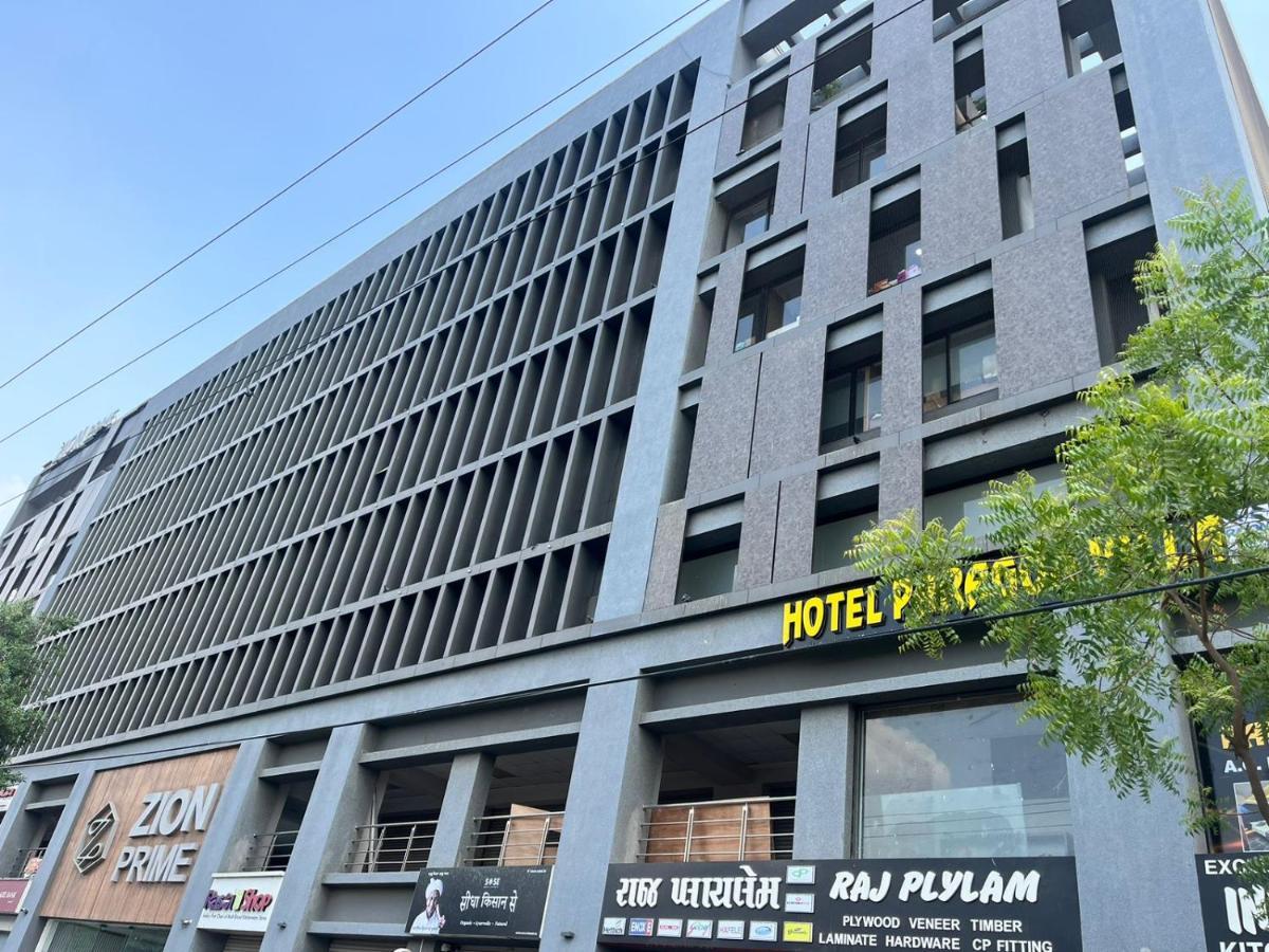 Hotel Paramount Villa Gandhinagar Exteriör bild