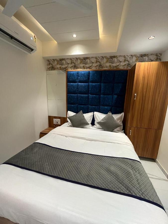 Hotel Paramount Villa Gandhinagar Exteriör bild