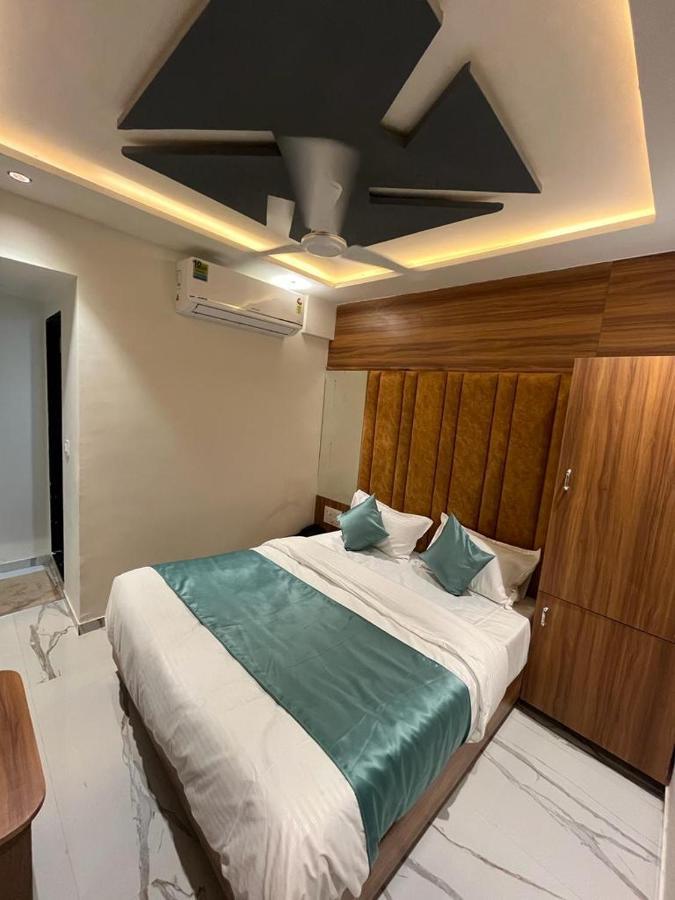Hotel Paramount Villa Gandhinagar Exteriör bild