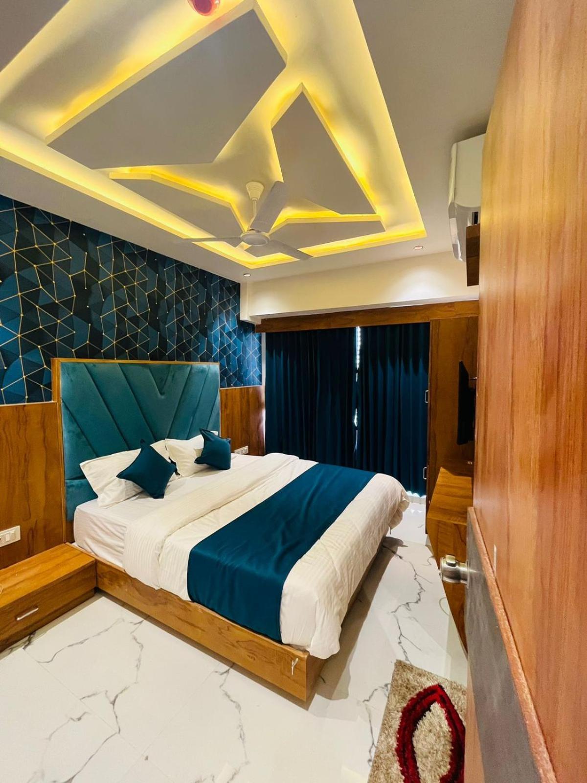 Hotel Paramount Villa Gandhinagar Exteriör bild